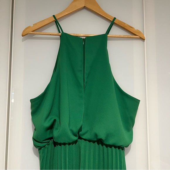 FREE 🍀 Zara Pleated Kelly Green Midi Dress - Picture 7 of 15